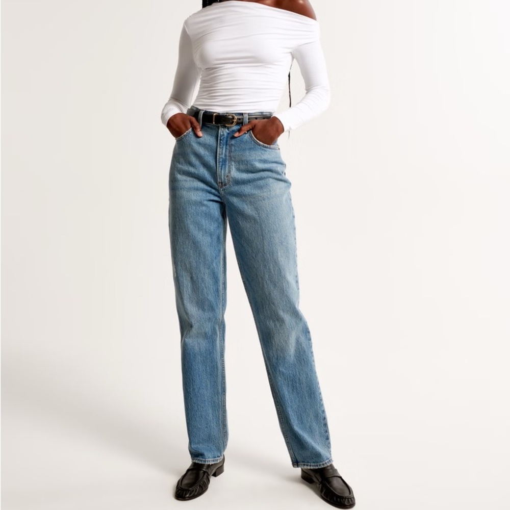 ❌SOLD❌ Abercrombie & Fitch | 90s Straight Ultra High Rise (Short)